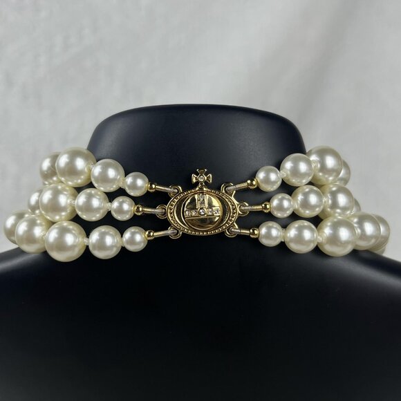 Brand new Vivienne Westwood Three Row Pearl Bas Relief Choker in Gold - Picture 3 of 7